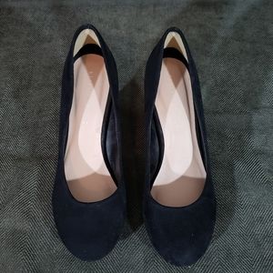Kelly & Katie black velvet pumps
